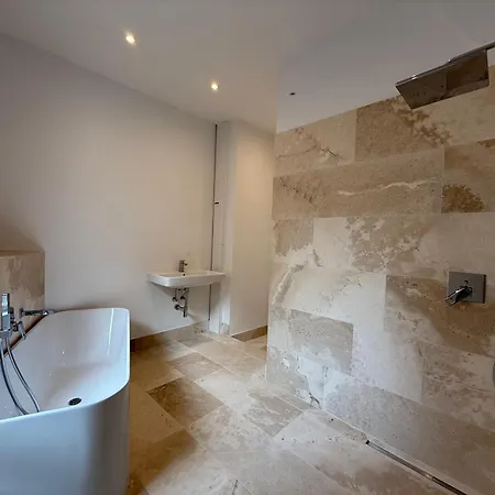 200m2 12 Personen O1 * Offenbach am Main